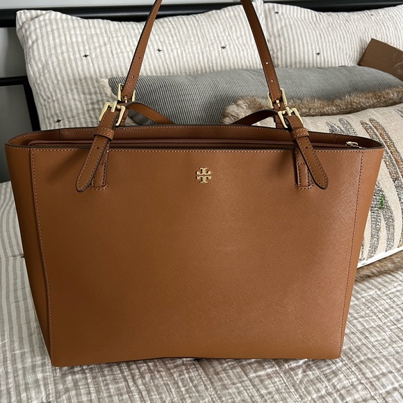 Tory Burch Emerson Bucket Tote - Picture 9 of 11